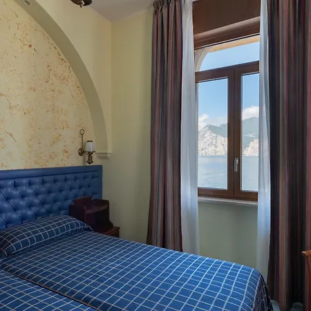 Hotel Malcesine 3* Мальчезине